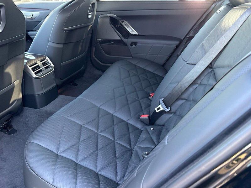 New 2027 BMW 7 Series Image 25
