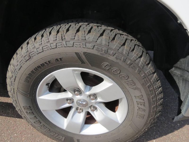 Used 2019 RAM 1500 Classic SLT 4x4 4dr Crew Cab 5.5 ft. SB PickupImage 13