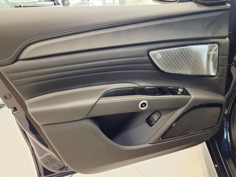 New 2025 Maserati Grecale TrofeoImage 14