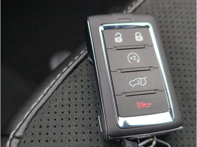 New 2025 Jeep Grand Cherokee Altitude X 4x2Image 19