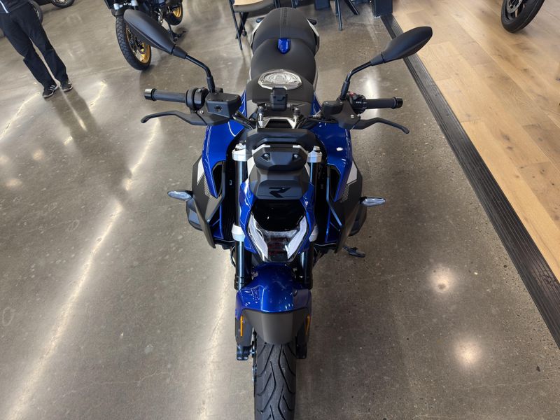 2026 BMW R 1300 R - RACING BLUE METALLIC 