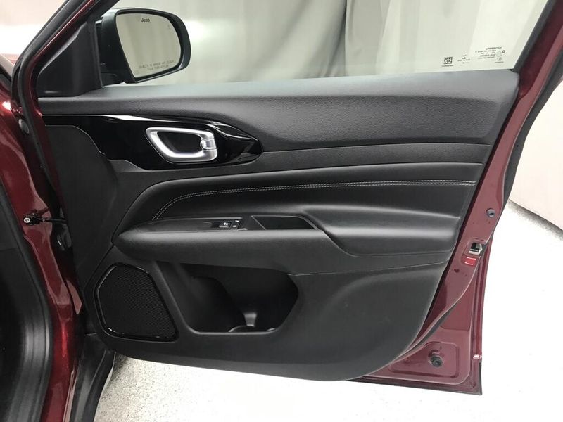 Used 2022 Jeep Compass AltitudeImage 17