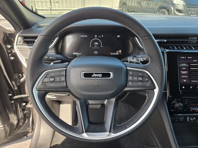 Used 2025 Jeep Grand Cherokee Altitude X 4x2