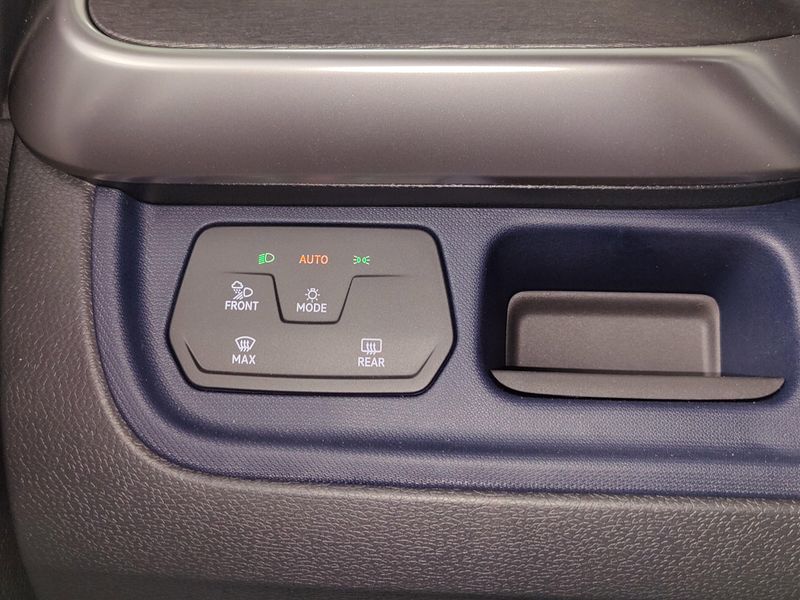 Used 2025 Volkswagen ID. Buzz Pro SImage 28