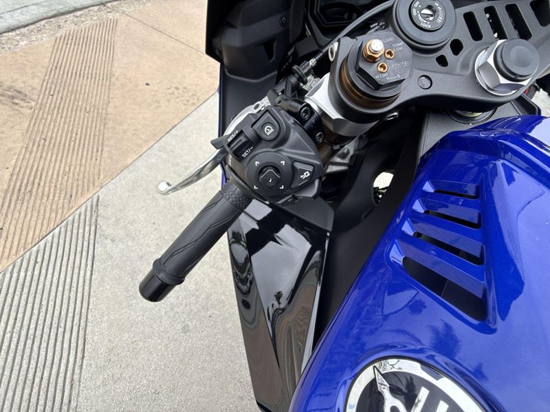 New 2025 Yamaha YZF-R9 Image 13