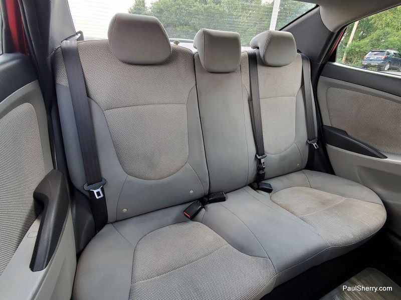 2013 Hyundai Accent GLSImage 22