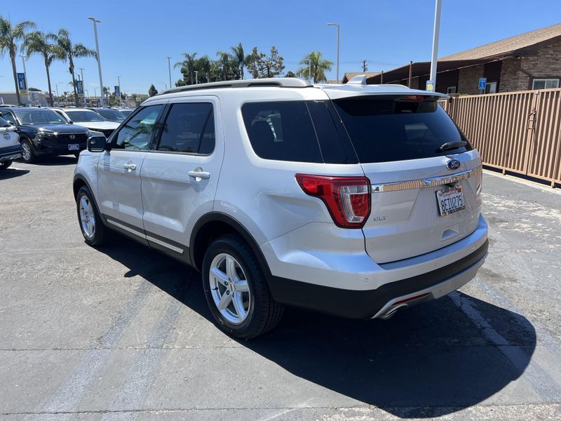 2016 Ford Explorer XLTImage 2