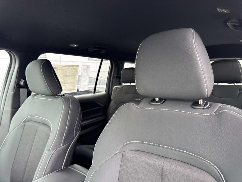 New 2026 Jeep Grand Cherokee L Laredo 4x2