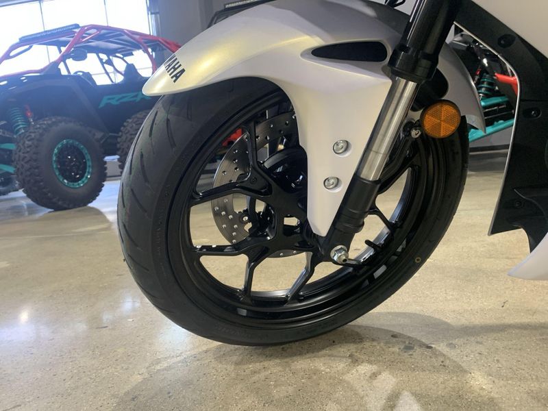 2025 Yamaha YZF-R3 ABS Image 10
