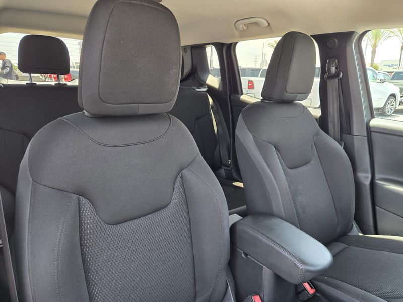 Used 2019 Jeep Renegade Altitude FWD