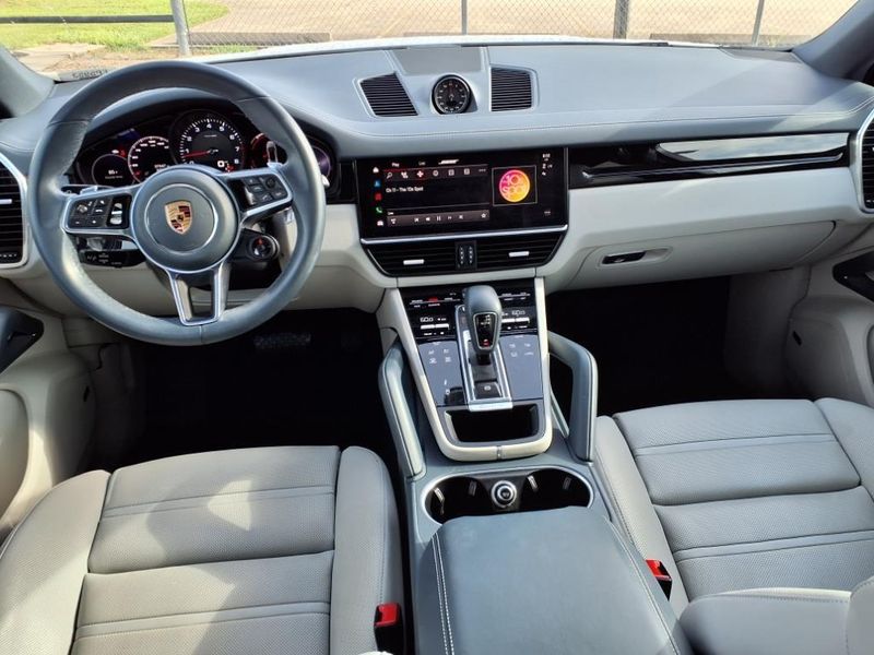2022 Porsche Cayenne Coupe BaseImage 4