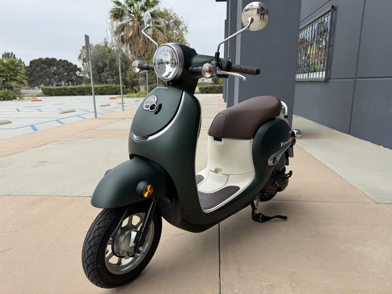 New 2024 Honda Metropolitan Image 2