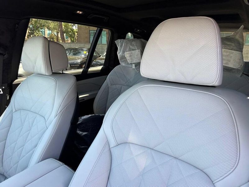 New 2027 BMW X7 xDrive40iImage 19