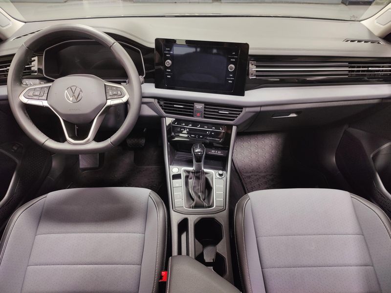 Used 2025 Volkswagen Jetta SE w/SunroofImage 16