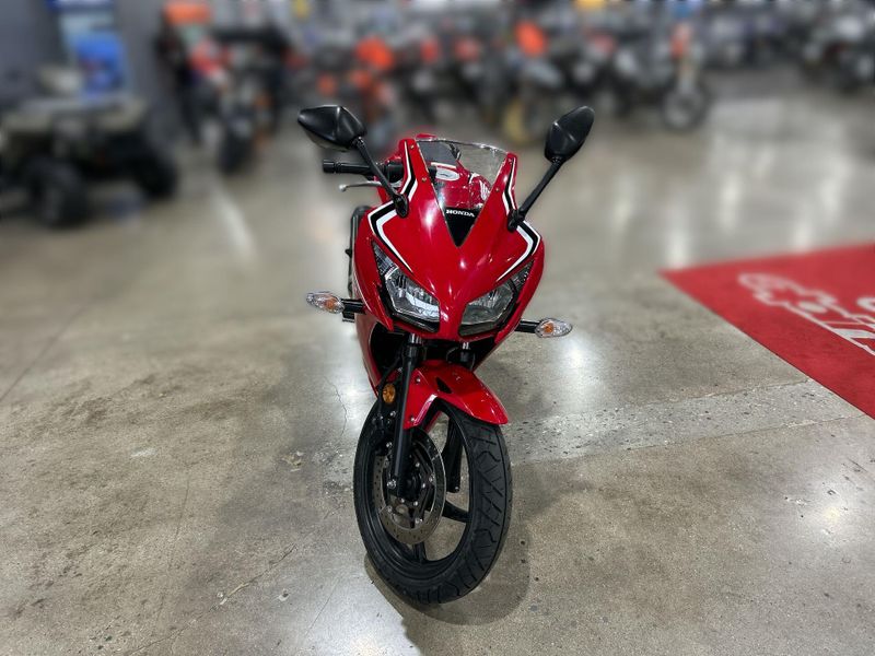 2022 Honda CBR300R Base Image 12