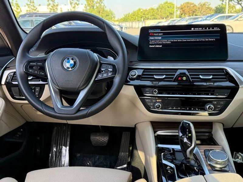 Used 2023 BMW 5 Series 530e iPerformanceImage 30