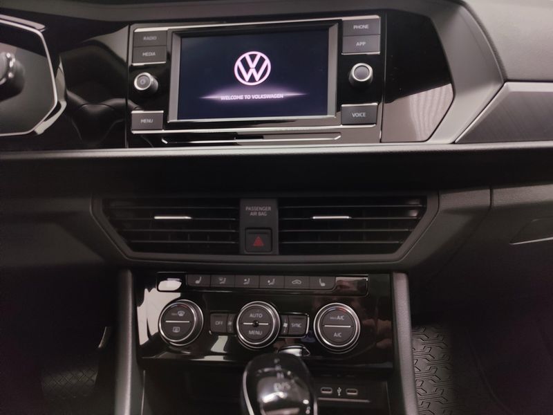 2024 Volkswagen Jetta SE w/Sunroof/Black Wheel PkgImage 14