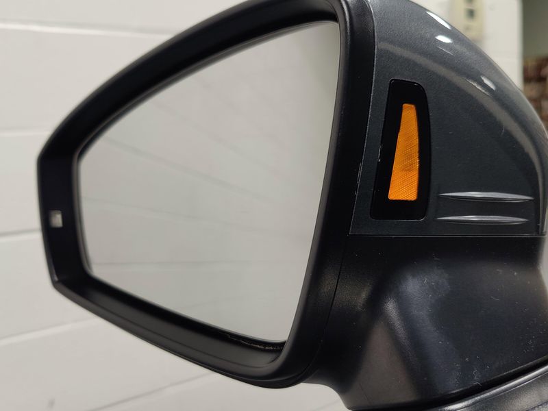 Used 2024 Volkswagen Tiguan SE AWD w/SunroofImage 9