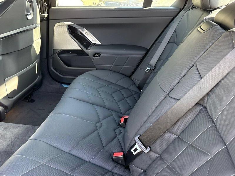 New 2026 BMW 7 Series 750e xDriveImage 25