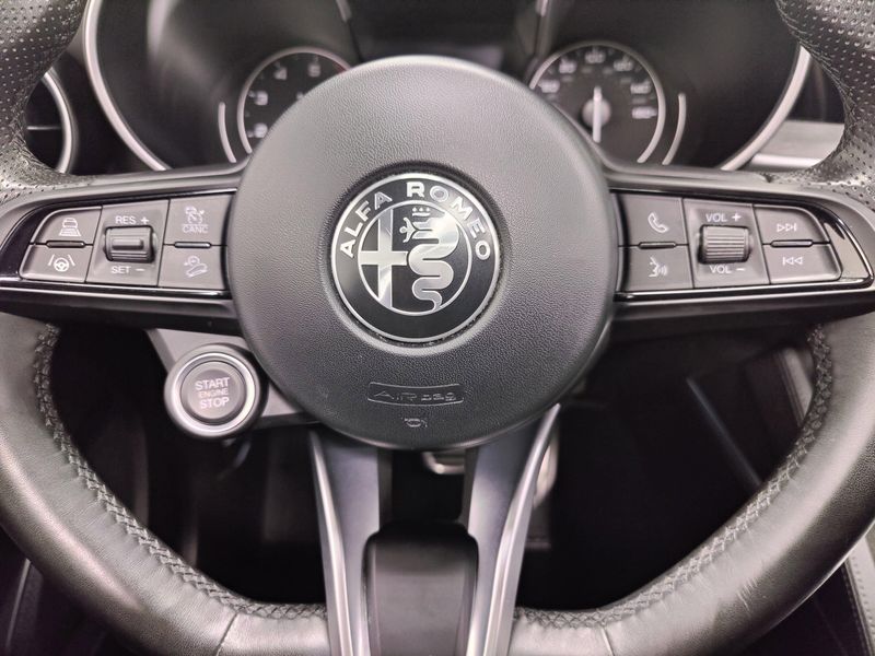 2023 Alfa Romeo Stelvio Ti Premium AWD w/Activ AsstImage 32