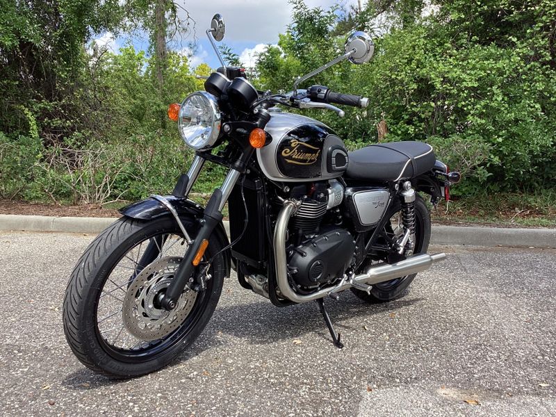 2025 Triumph Bonneville T100