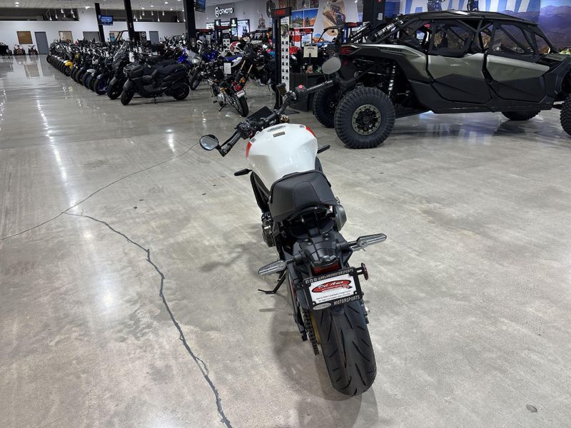 New 2026 Yamaha XSR900 Image 15