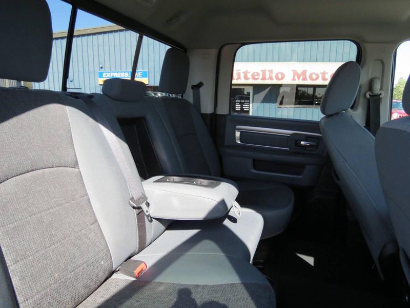 Used 2017 RAM 1500 SLT 4x4 4dr Crew Cab 5.5 ft. SB PickupImage 30