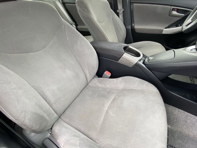 2014 Toyota Prius Plug-In BaseImage 13