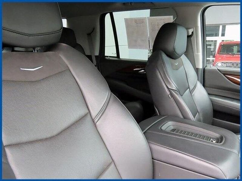 2020 Cadillac Escalade Premium LuxuryImage 9