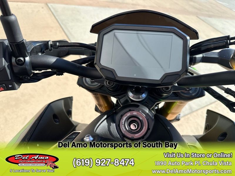 2024 Kawasaki ZR900MRFNL-BK2  in a METALLIC SPARK BLACK/METALLIC MATTE GRAPHENESTEEL GRAY/CANDY LIME GREEN exterior color. Del Amo Motorsports of South Bay (619) 547-1937 delamomotorsports.com 