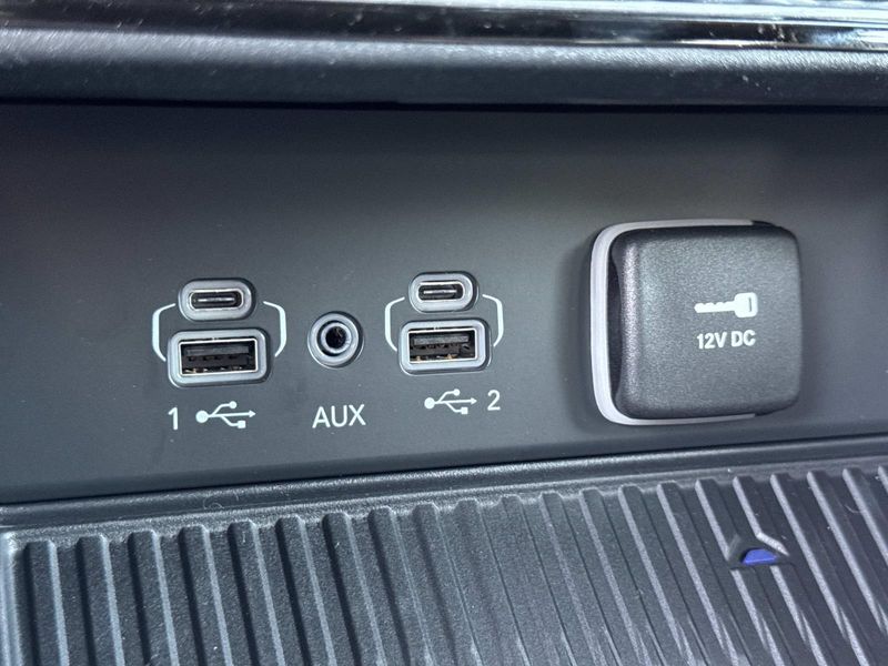 New 2026 Jeep Grand Cherokee Laredo Altitude 4x4