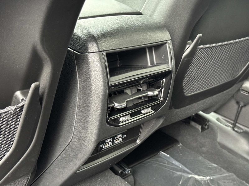 New 2026 Jeep Grand Cherokee Laredo 4x2
