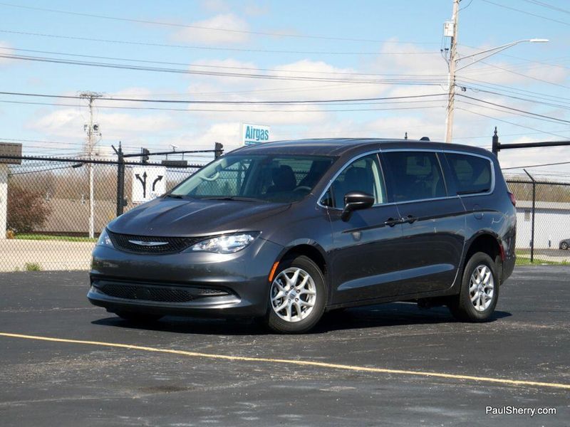 2022 Chrysler Voyager LXImage 25