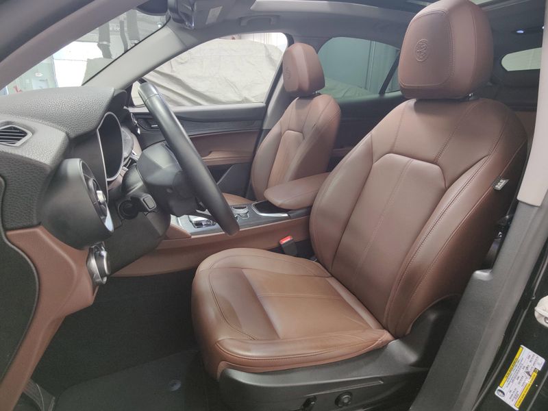 2021 Alfa Romeo Stelvio Nero AWD w/Sunroof/Activ AsstImage 17