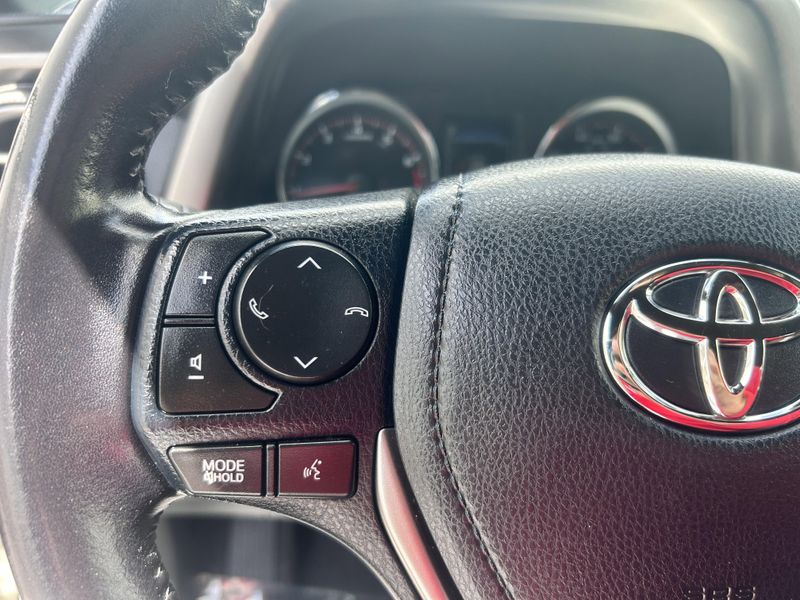 2016 Toyota RAV4 SEImage 19