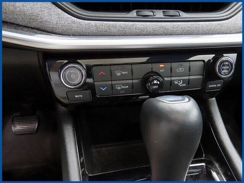 2022 Jeep Compass Latitude LuxImage 18