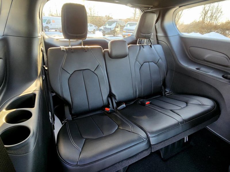 New 2026 Chrysler Voyager Lx