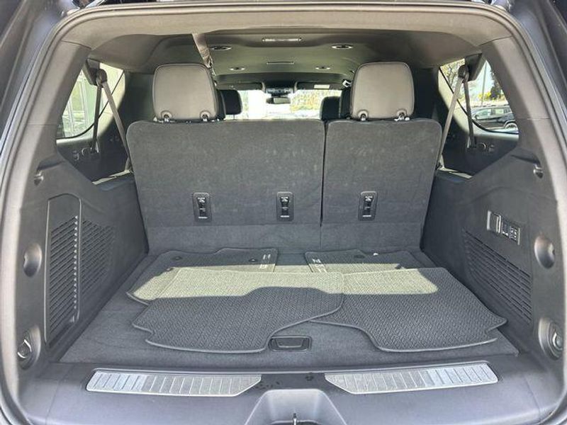 Used 2025 GMC Yukon XL DenaliImage 16