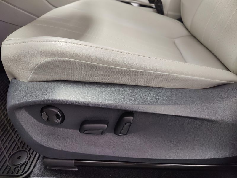 Used 2022 Volkswagen Tiguan SE 4-Motion AWDImage 11