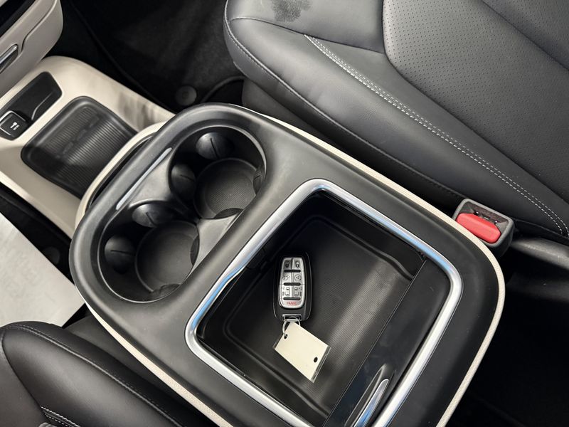 Used 2024 Chrysler Pacifica Touring LImage 20