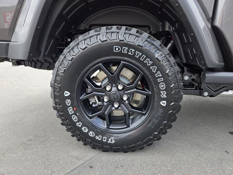 2025 Jeep Gladiator Willys photo 38
