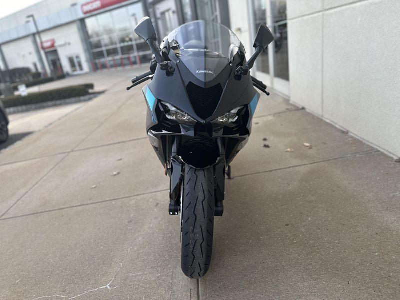 2025 Kawasaki Ninja ZX6RImage 4