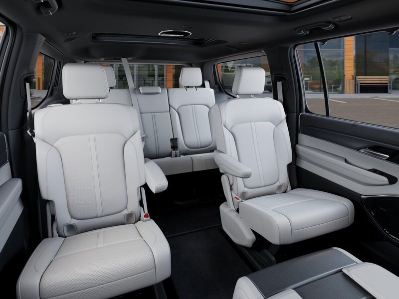 2026 Jeep Grand Wagoneer Limited Reserve 4x4Image 15