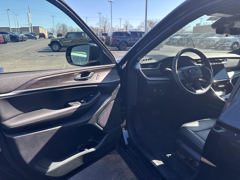 New 2025 Jeep Grand Cherokee Limited 4x4Image 25