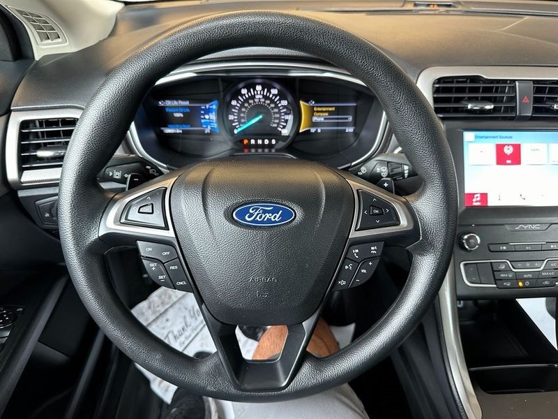 2019 Ford Fusion SEImage 2