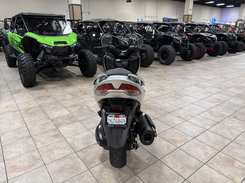 Used 2024 Suzuki Burgman 400 Image 16