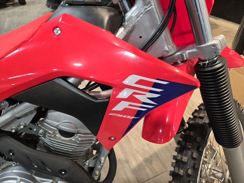 2025 Honda CRF 250F RED Image 13