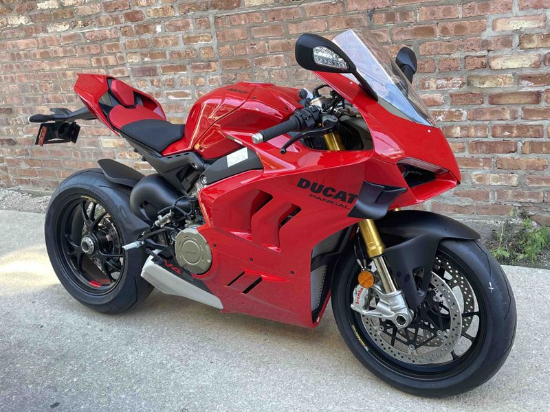 2024 Ducati Panigale V4 S in a Red exterior color. Motoworks Chicago 312-738-4269 motoworkschicago.com 