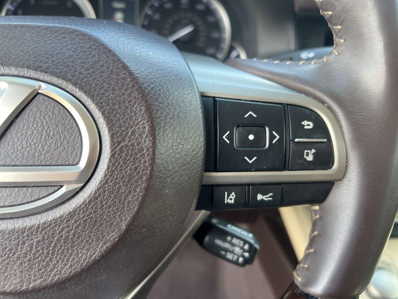 2017 Lexus ES 350Image 12