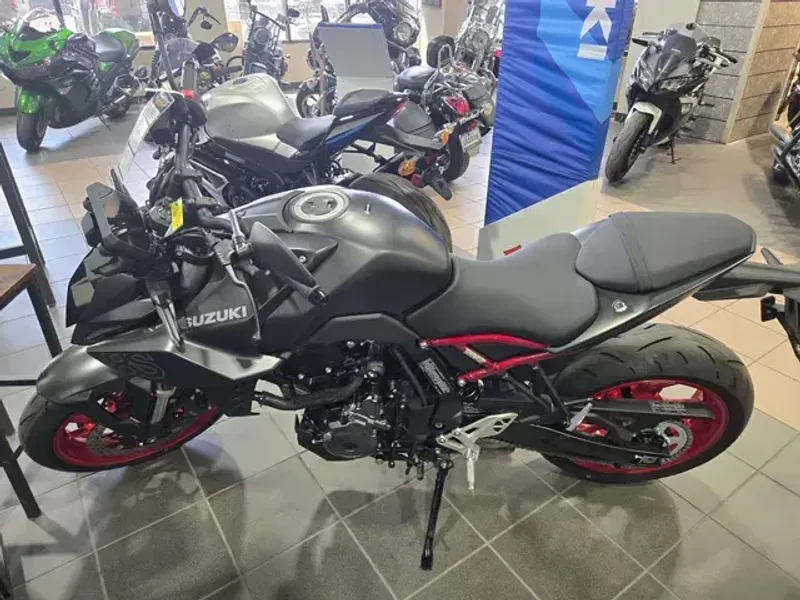 2025 Suzuki GSX8S METALLIC MATTE BLACK NO 2 Image 2